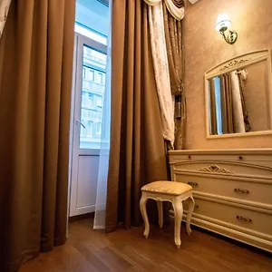 https://kyiv-2rooms-classic-vip-apartment.hotels-of-kiev.com